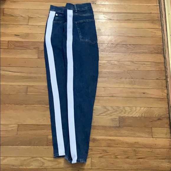 Slim fit cropped jeans. - Picture 3 of 3